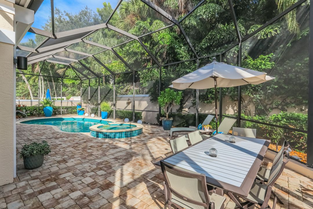 353 Carlton Pl, Naples, FL 34108