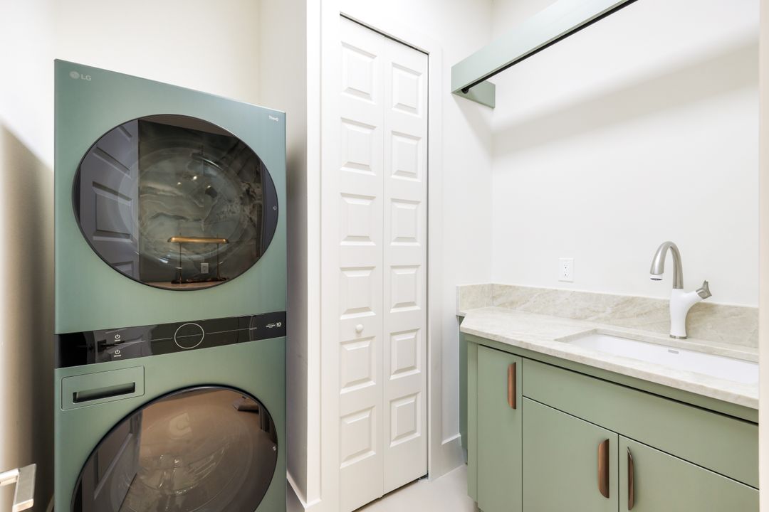 5384 Colonade Ct, Cape Coral, FL 33904