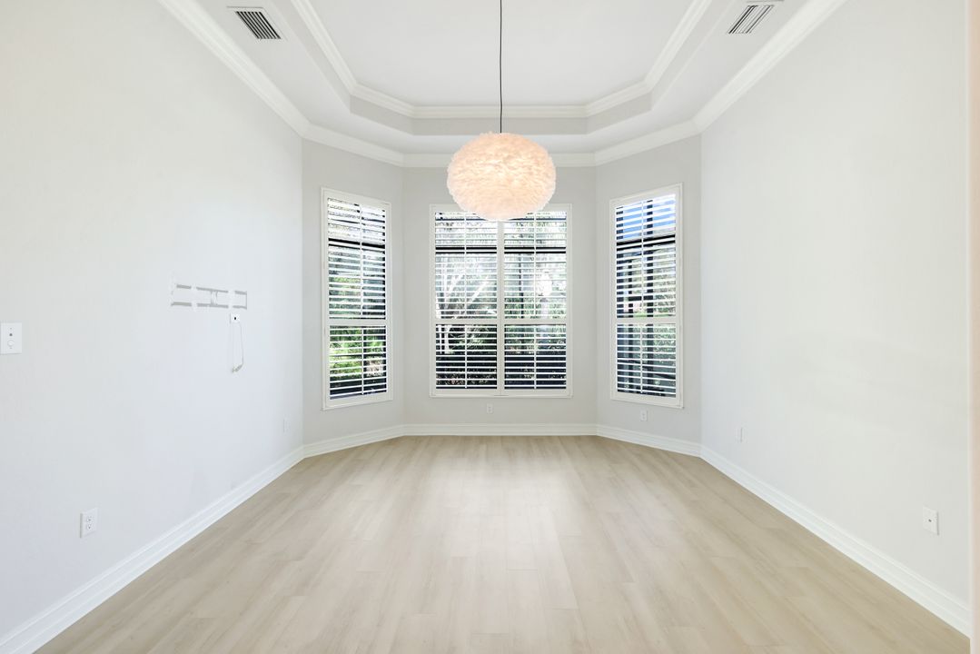 6419 Vivaldi Ct, Naples, FL 34113