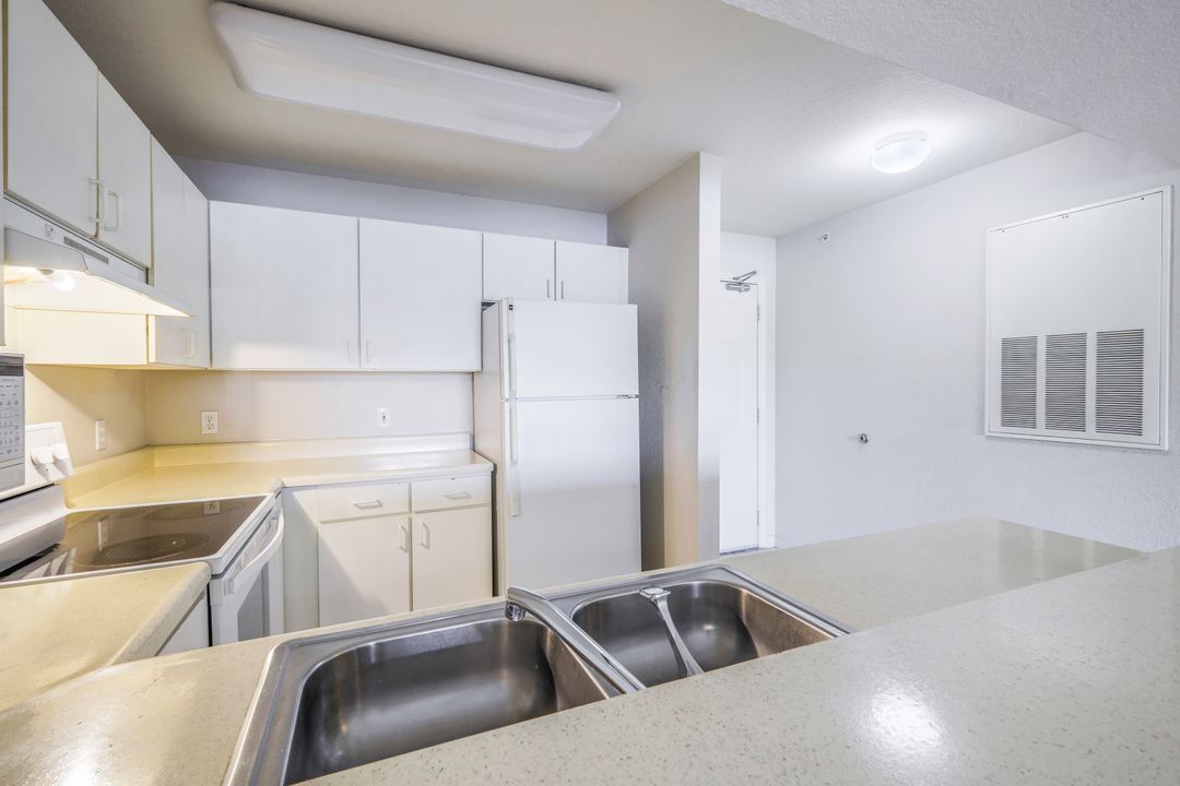 8234 Key Royal Cir #524, Naples, FL 34119