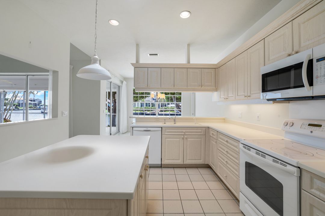 1895 Woodbine Ct, Marco Island, FL 34145