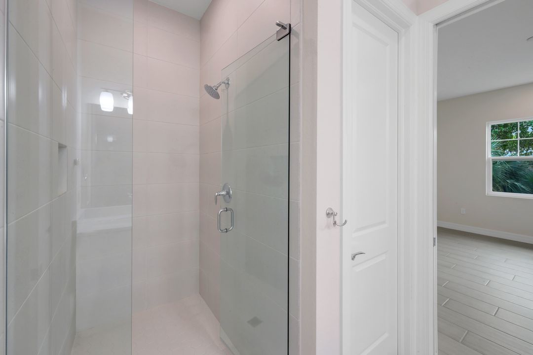 280 Antilles Wy E #101, Naples, FL 34112