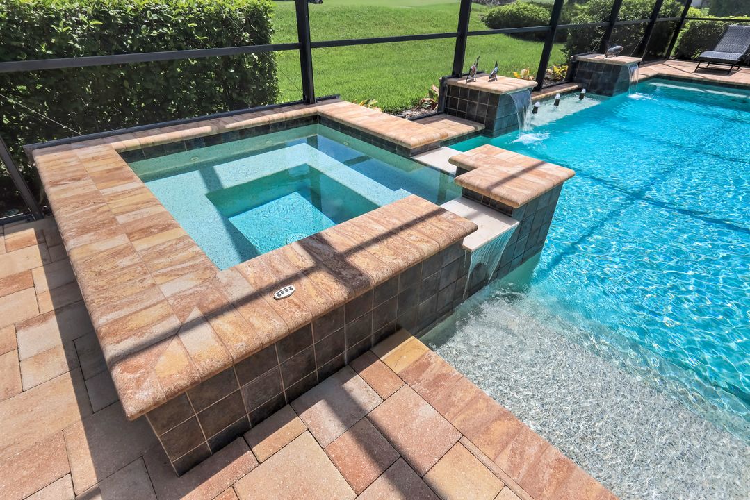 9259 Fieldstone Ln, Naples, FL 34120