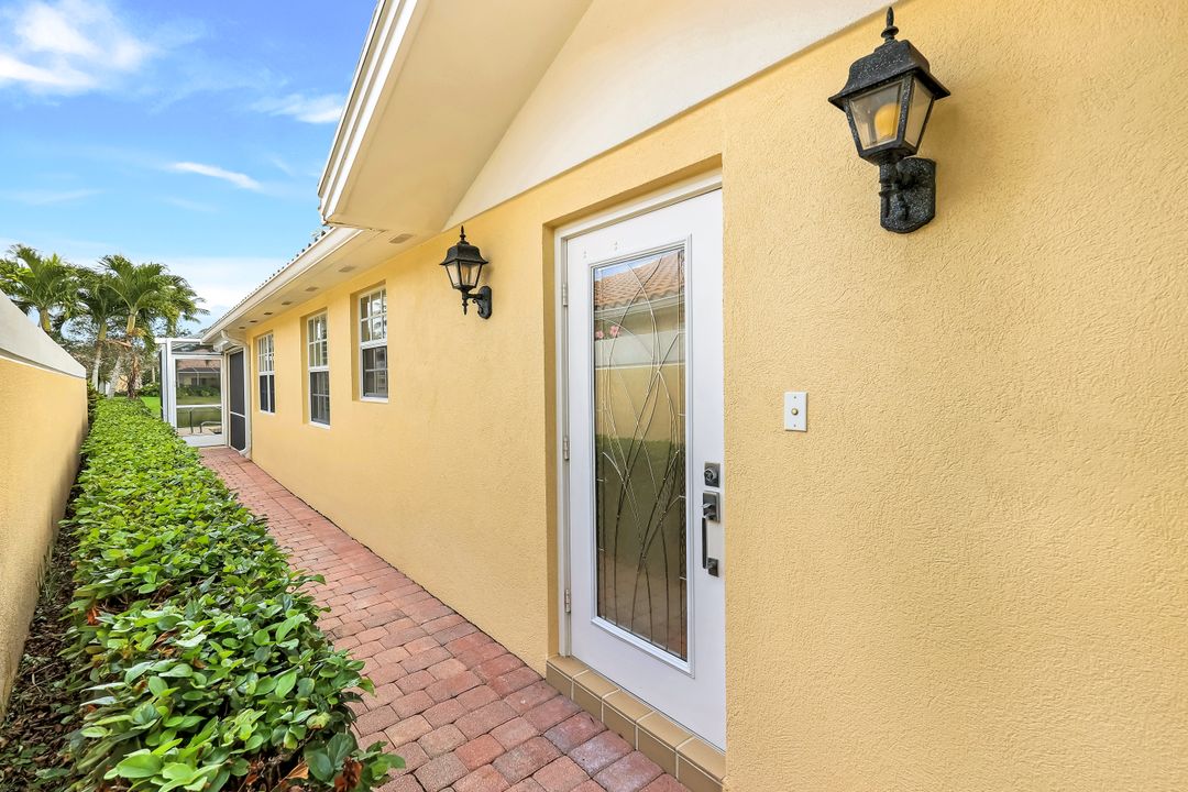 5058 Kingston Way, Naples, FL 34119