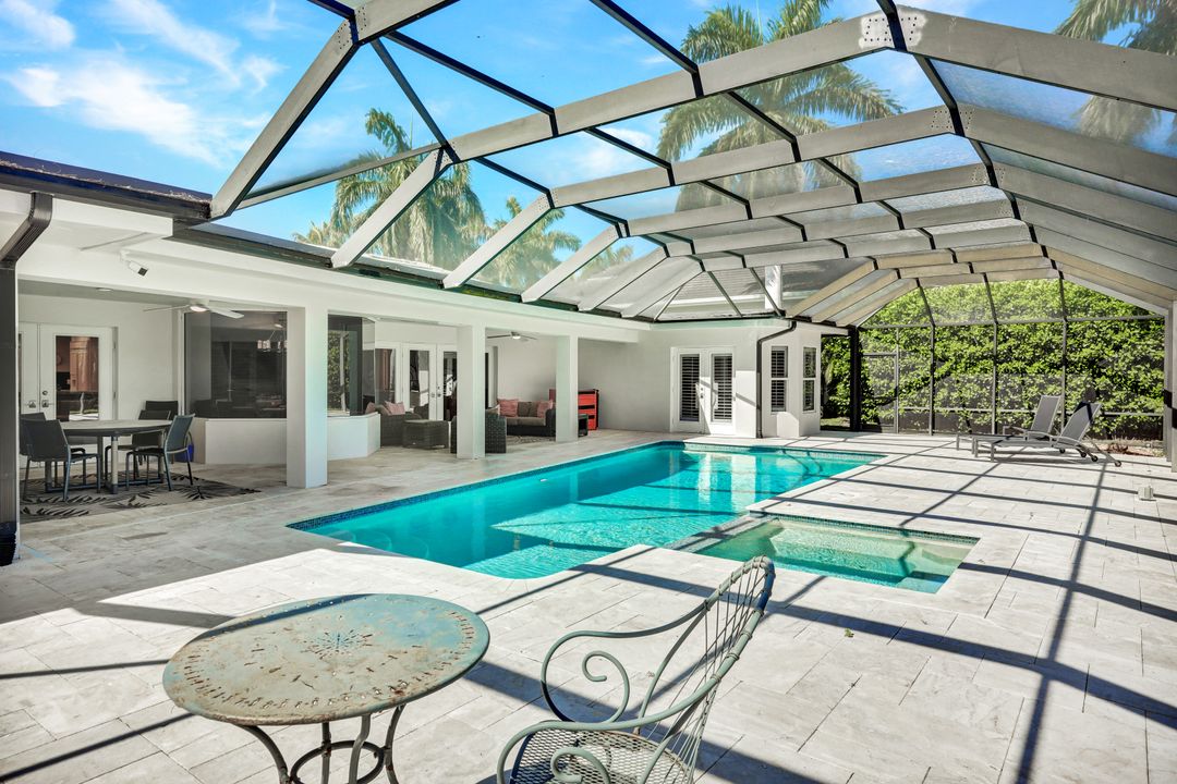 557 Parkwood Ln, Naples, FL 34103