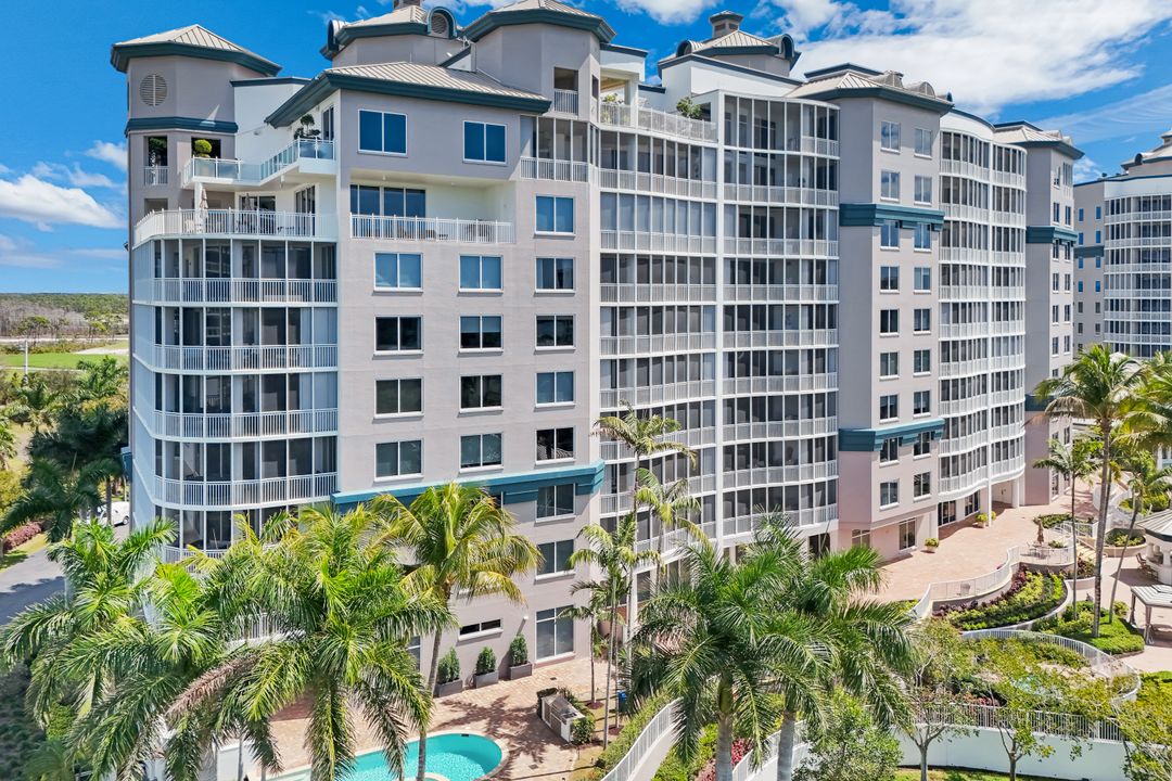 13675 Vanderbilt Dr #406, Naples, FL 34110