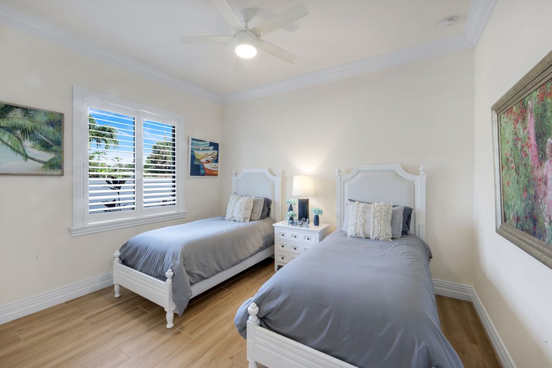 631 100th Ave N, Naples, FL 34108