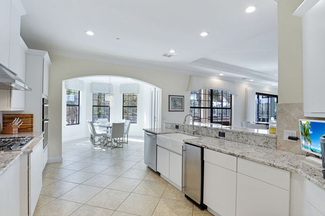 2555 Marquesa Royale Ln #1-101, Naples, FL 34109