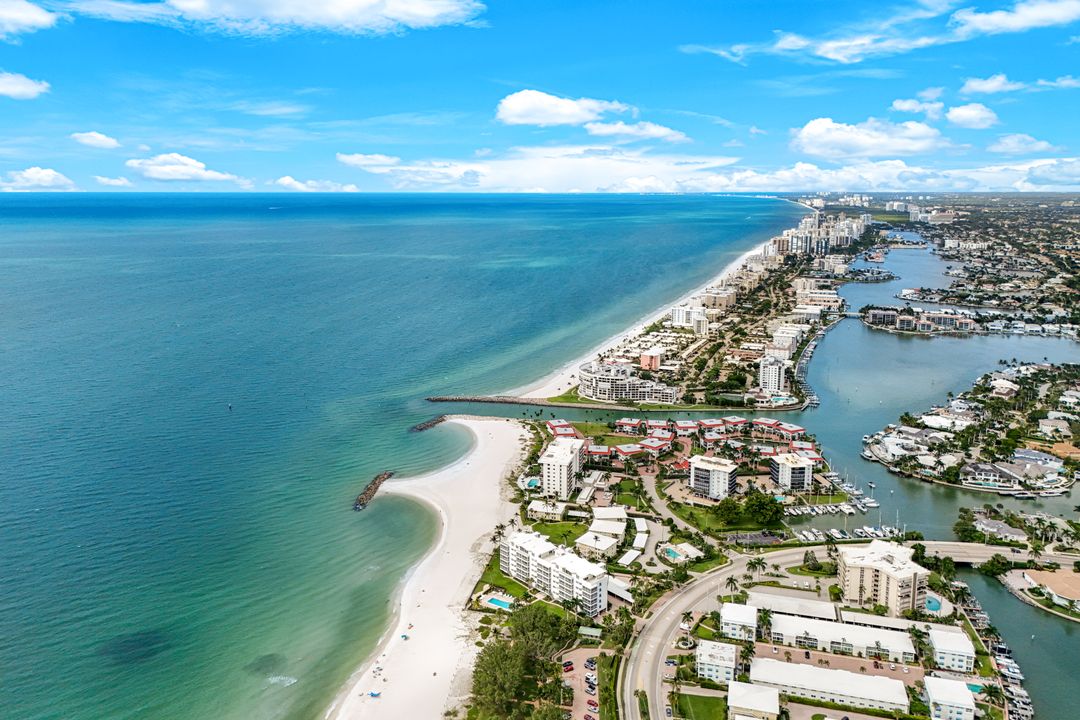 602 Springline Dr, Naples, FL 34102