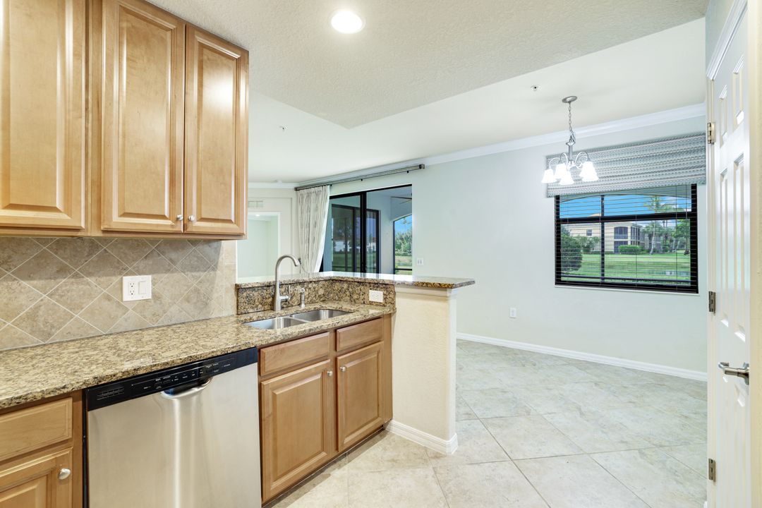 3165 Aviamar Cir #102, Naples, FL 34114