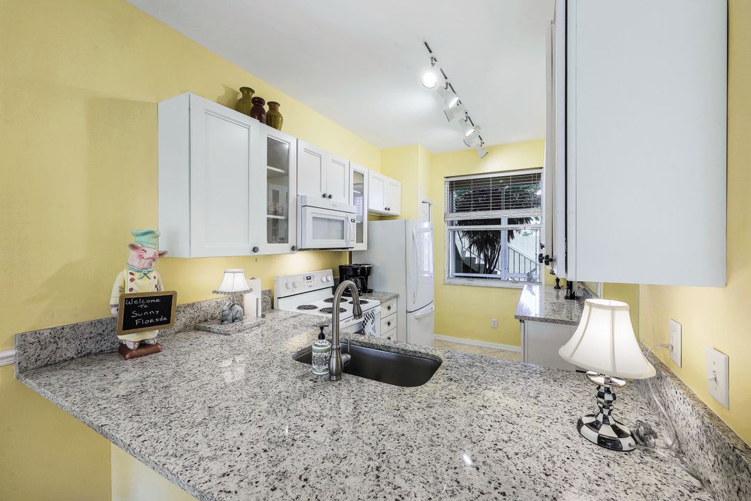 1308 Mainsail Dr #912, Naples, FL 34114