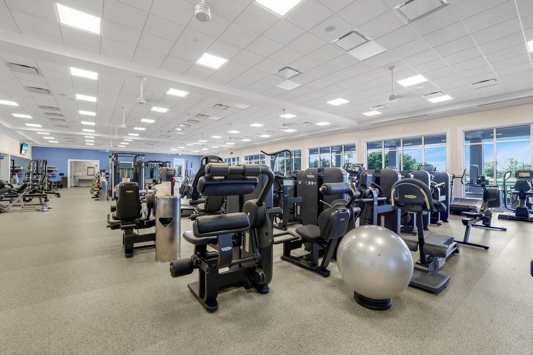 4502 Silver Fox Dr, Naples, FL 34119