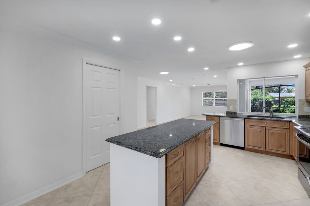 750 Southern Pines Dr, Naples, FL 34103