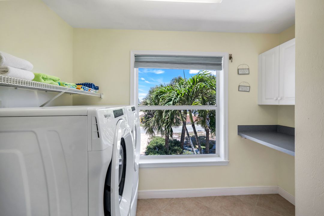 654 Sea Oats Dr, Sanibel, FL 33957