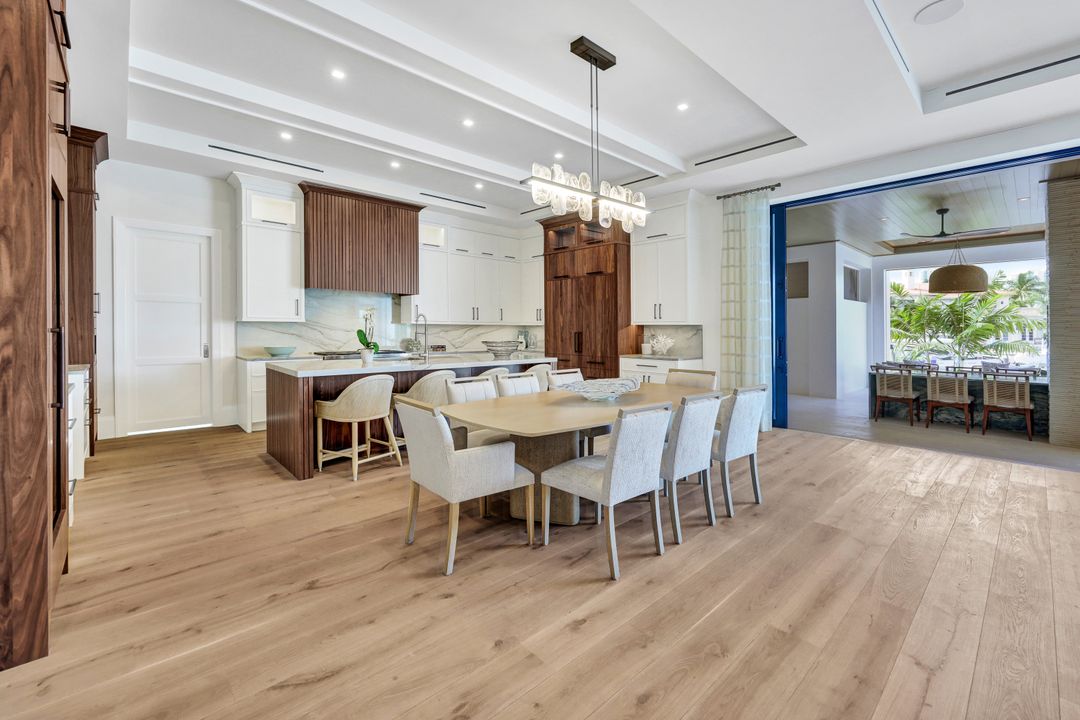 3637 Crayton Rd, Naples, FL 34103