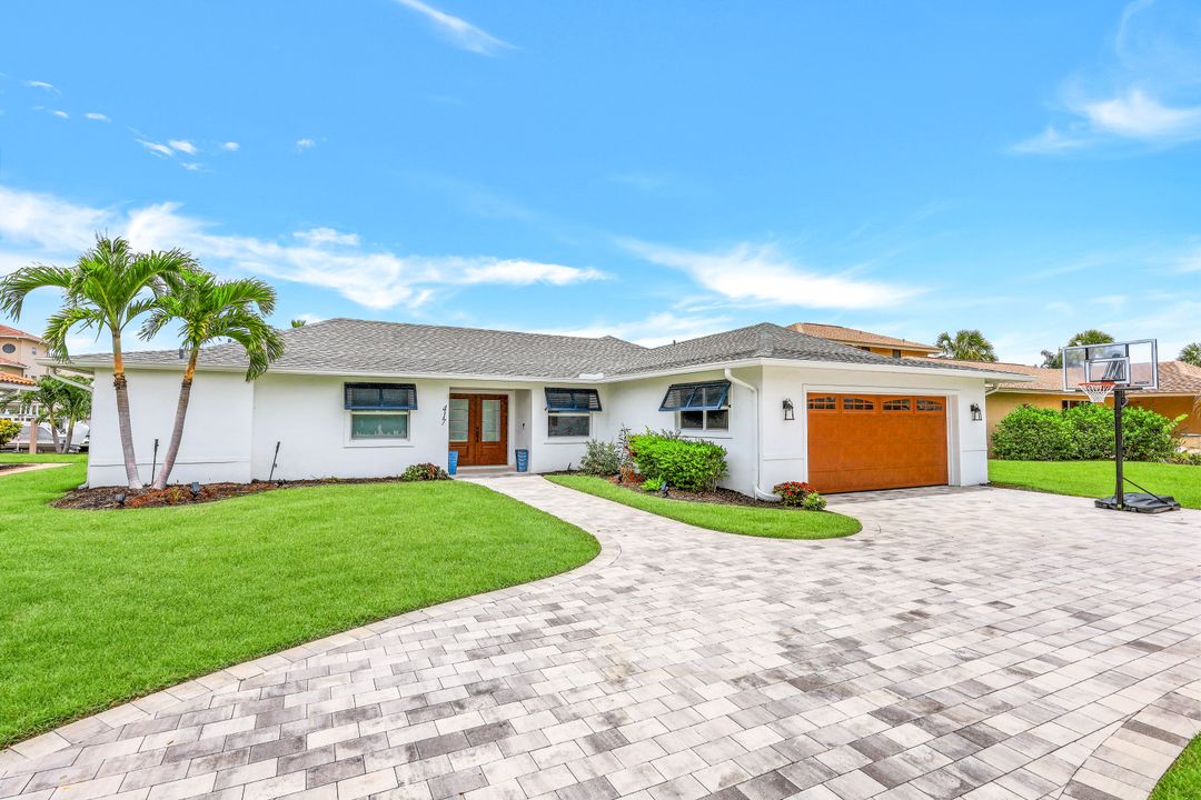 417 Lagoon Ave, Naples, FL 34108
