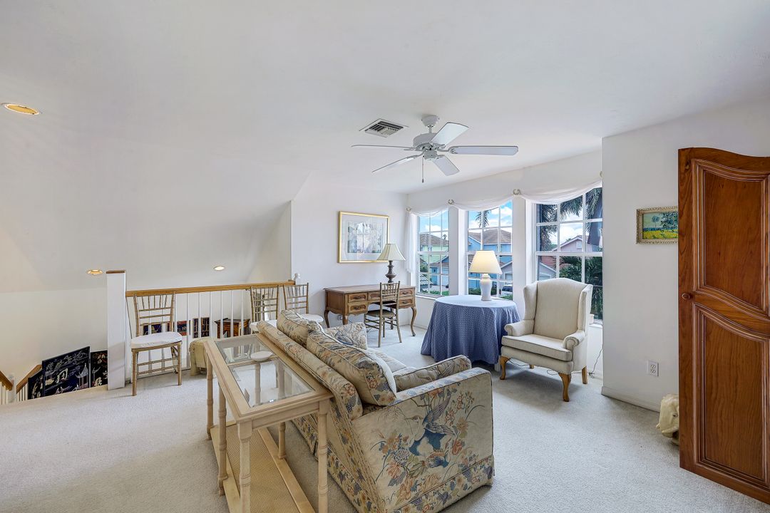 1082 Jardin Dr, Naples, FL 34104