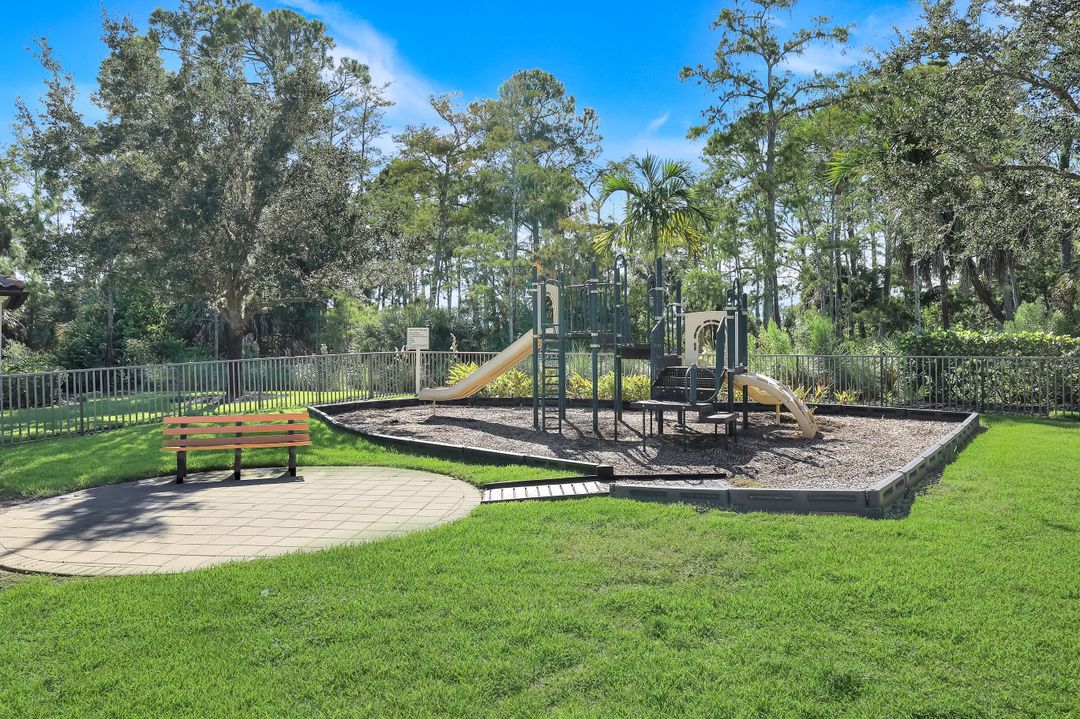 4264 Raffia Palm Cir, Naples, FL 34119