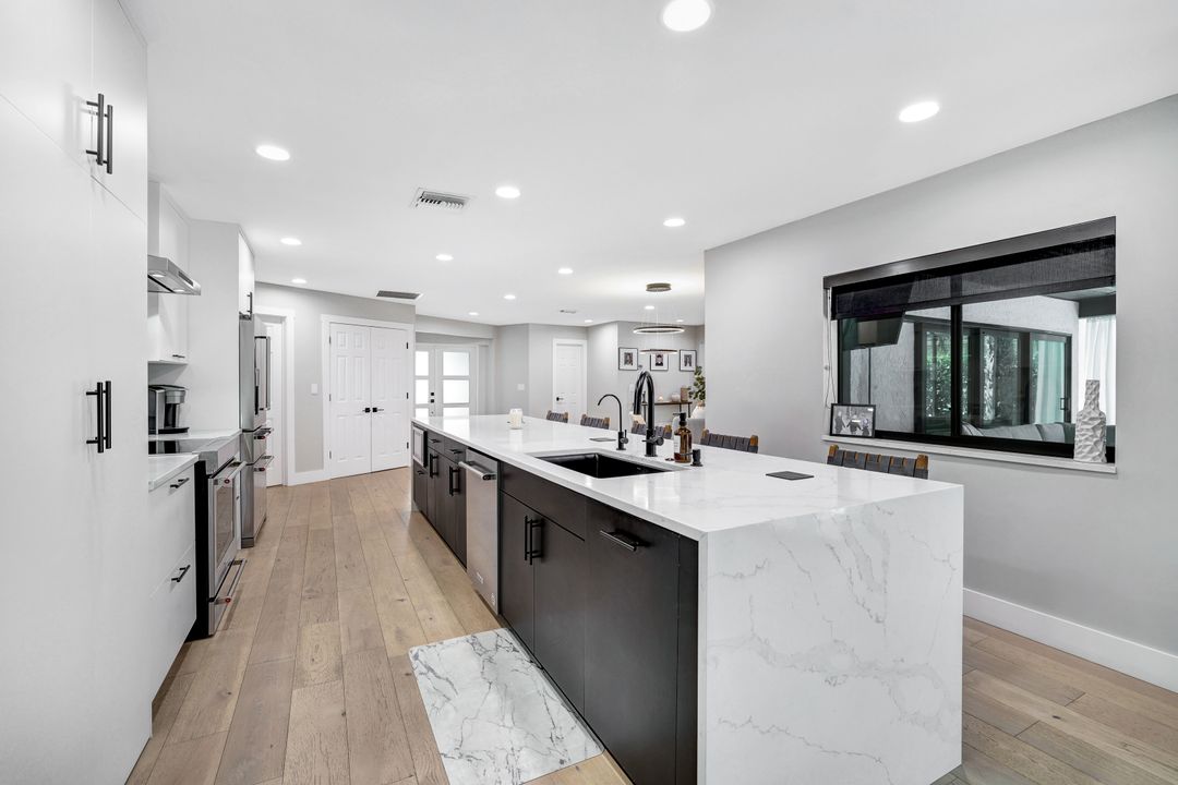 348 Country Club Ln, Naples, FL 34110
