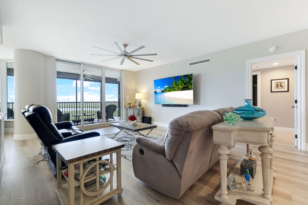 1060 Borghese Ln #902, Naples, FL 34114