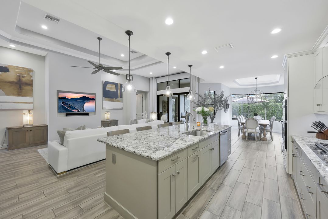 10082 Palazzo Dr, Naples, FL 34119