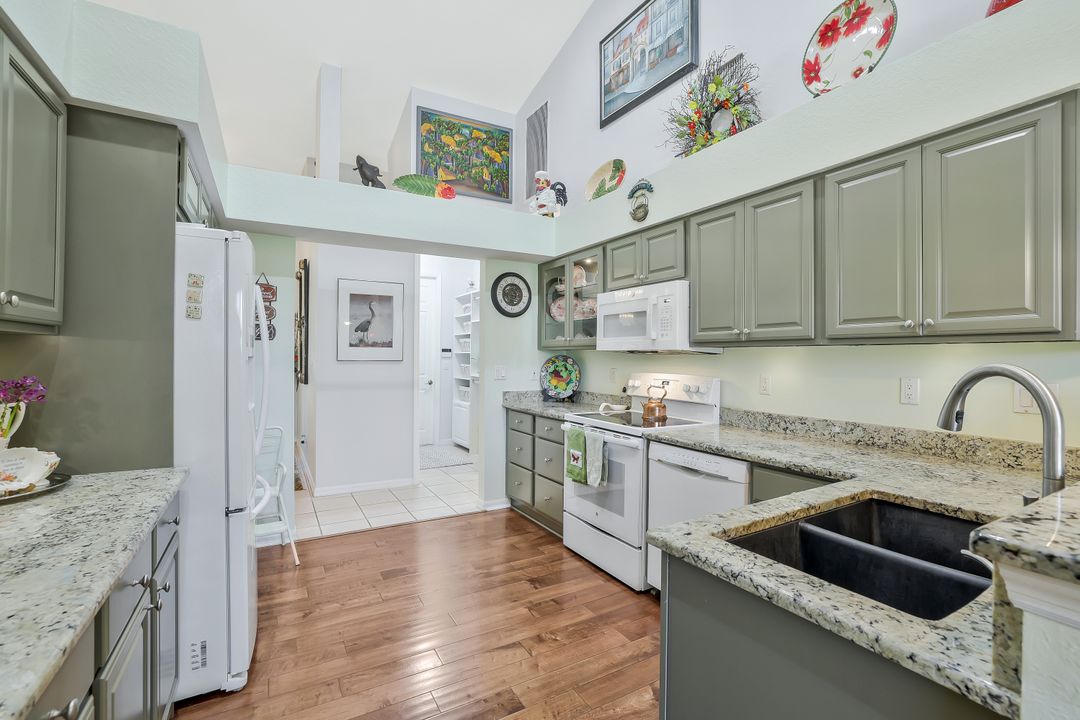 186 Muirfield Cir, Naples, FL 34113