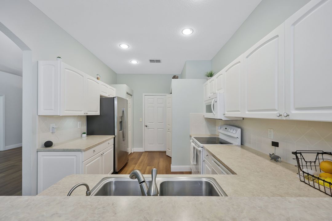 7416 Berkshire Pines Dr, Naples, FL 34104