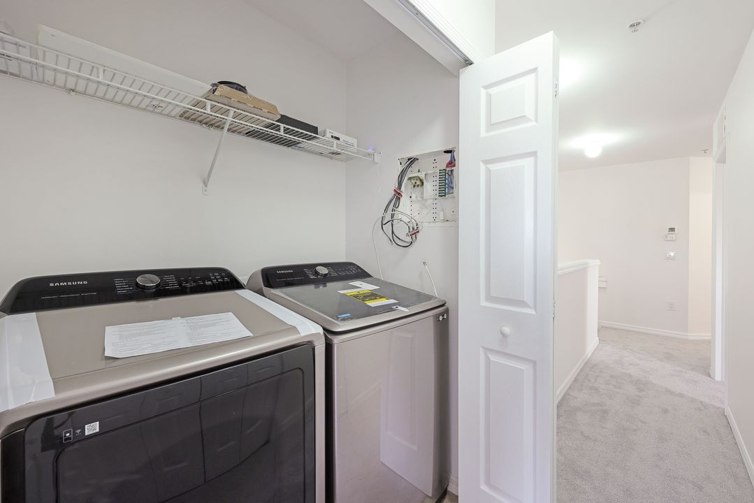 1152 Oxford Ln, Naples, FL 34105