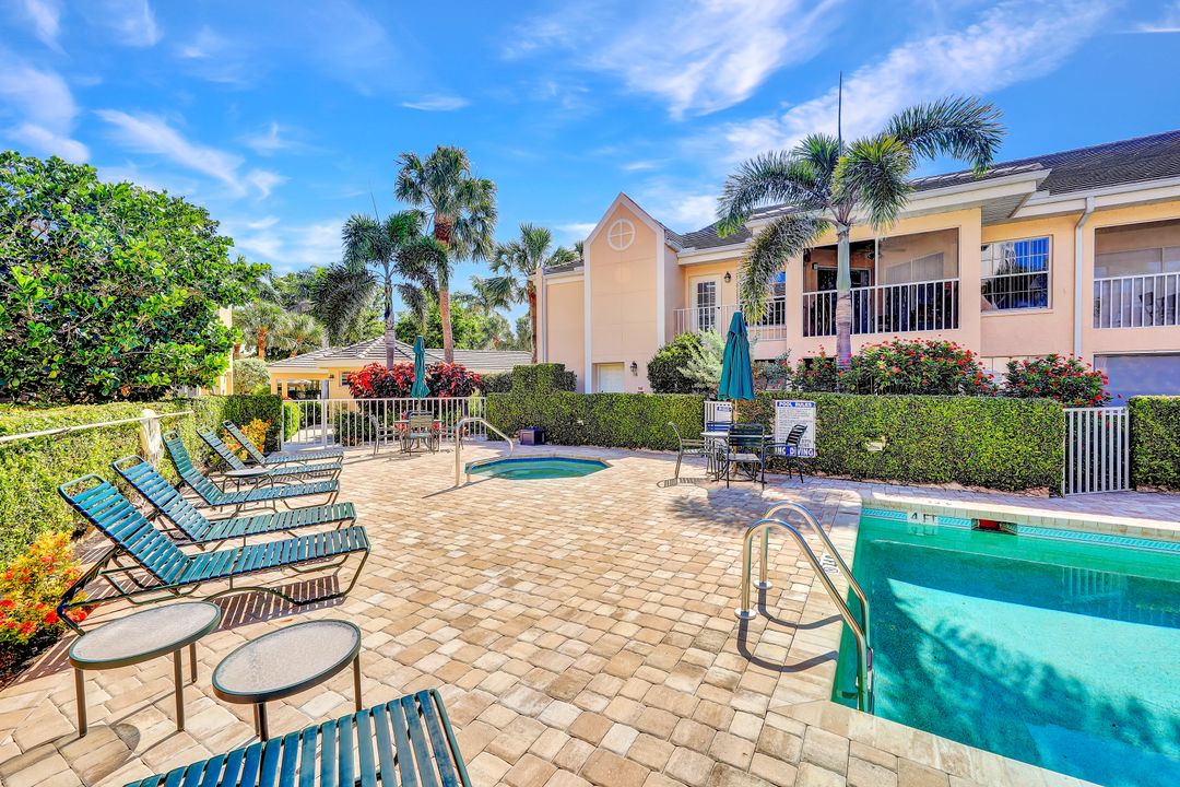 5637 Turtle Bay Dr #17, Naples, FL 34108
