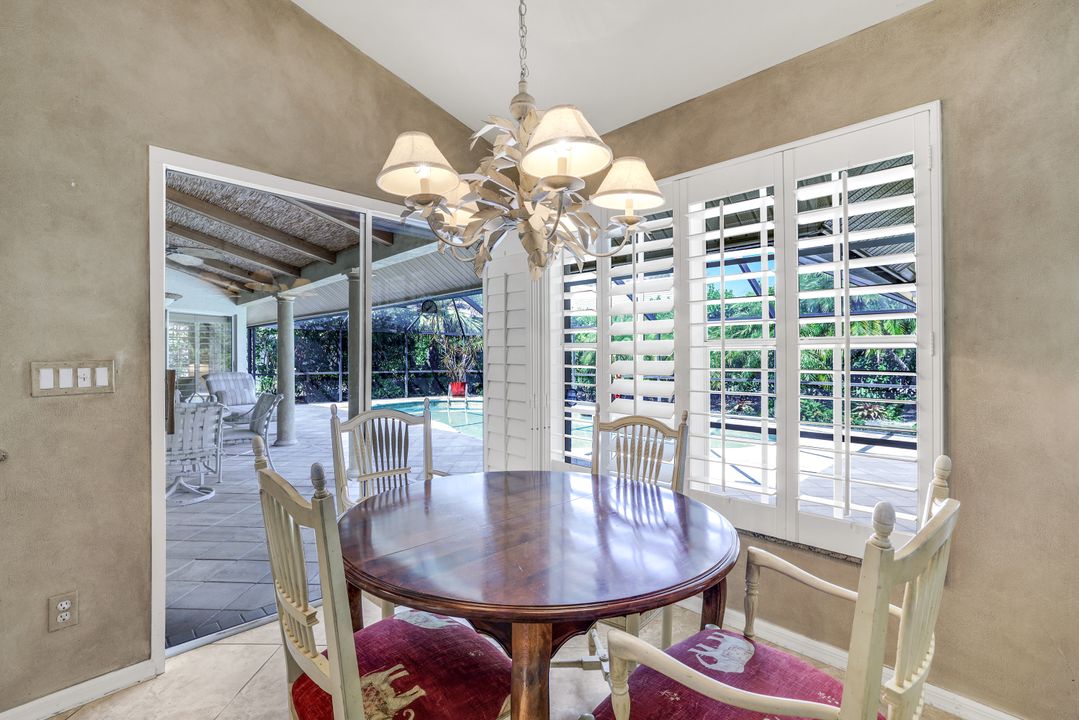 811 Pitch Apple Ln, Naples, FL 34108