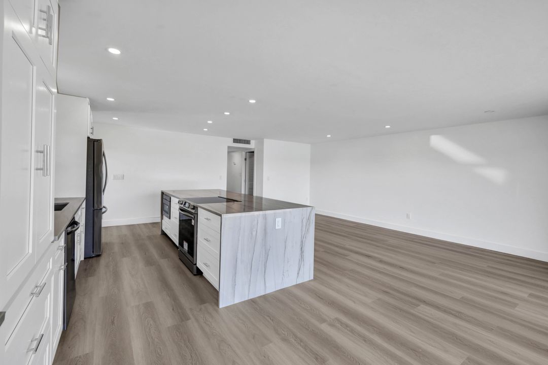 1910 Gulf Shore Blvd N, Naples, FL 34102