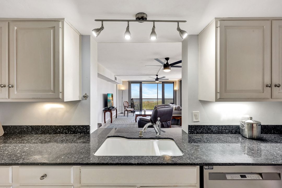 11 Bluebill Ave #1005, Naples, FL 34108