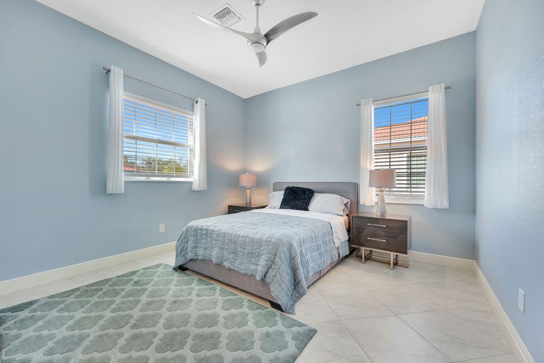 608 El Camino Real #202, Naples, FL 34119