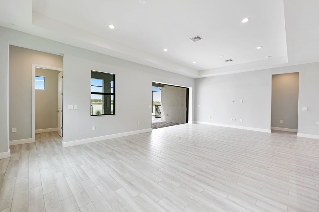 3995 Pegasus Wy, Naples, FL 34120