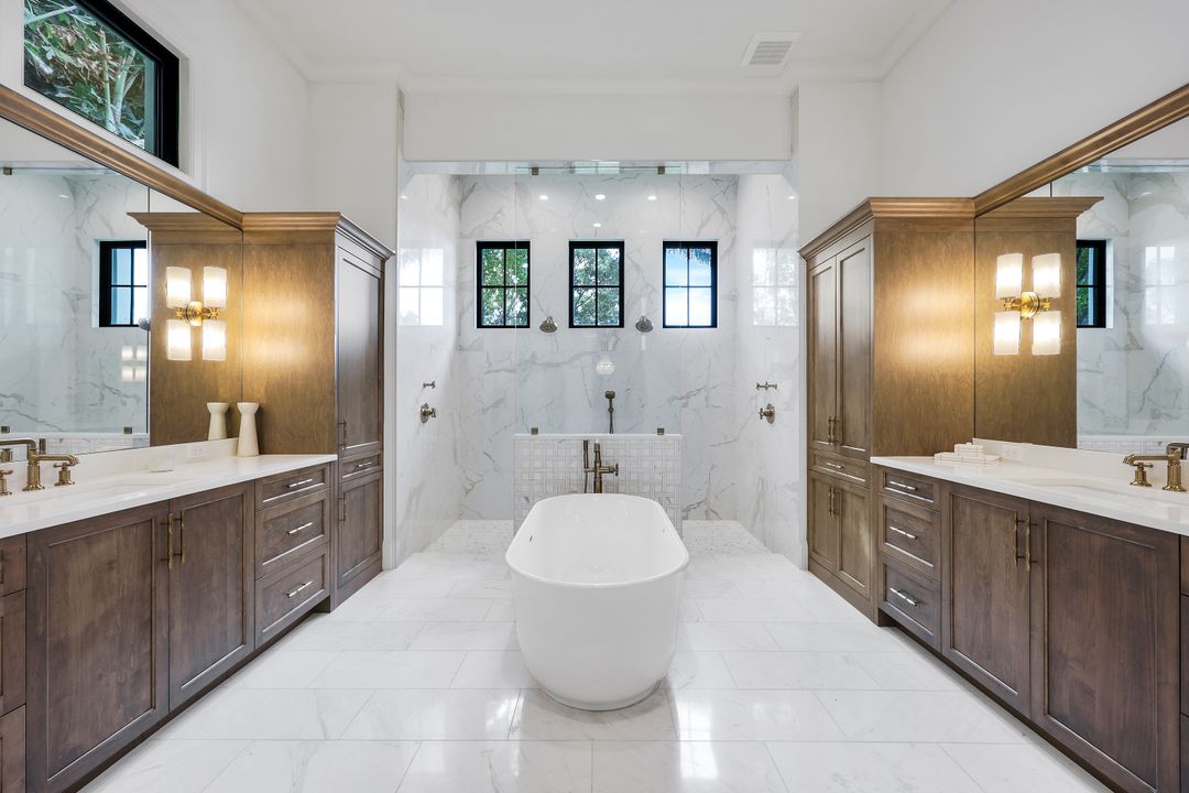 3200 Crayton Rd, Naples, FL 34103