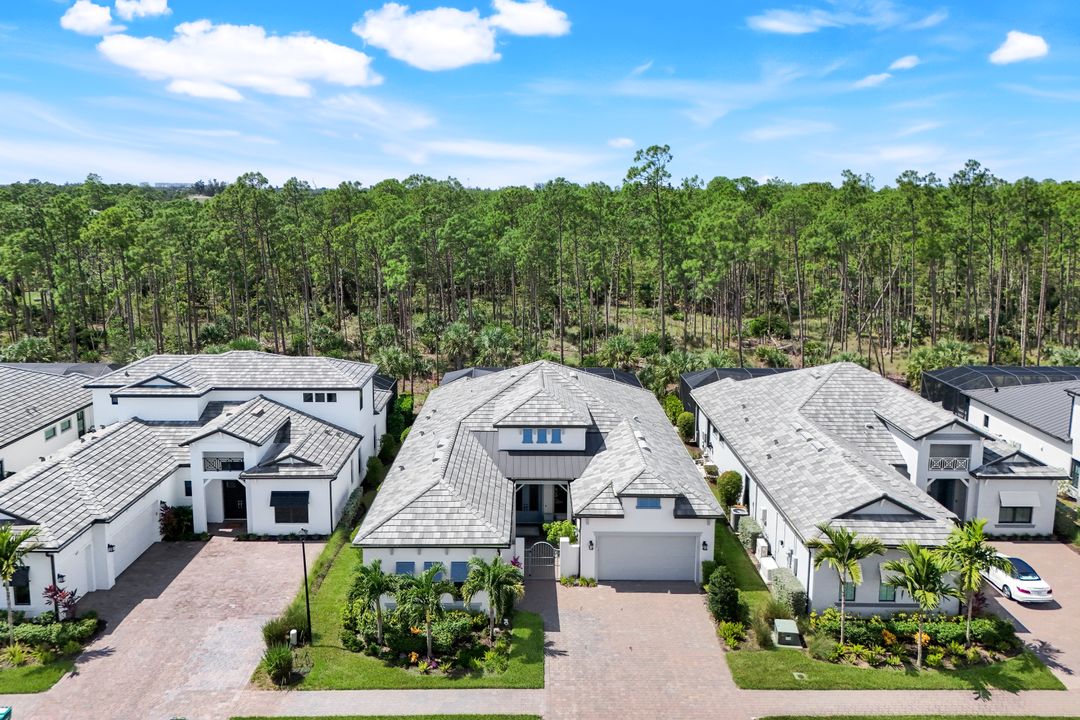 16221 Verilyn Cir, Naples, FL 34110