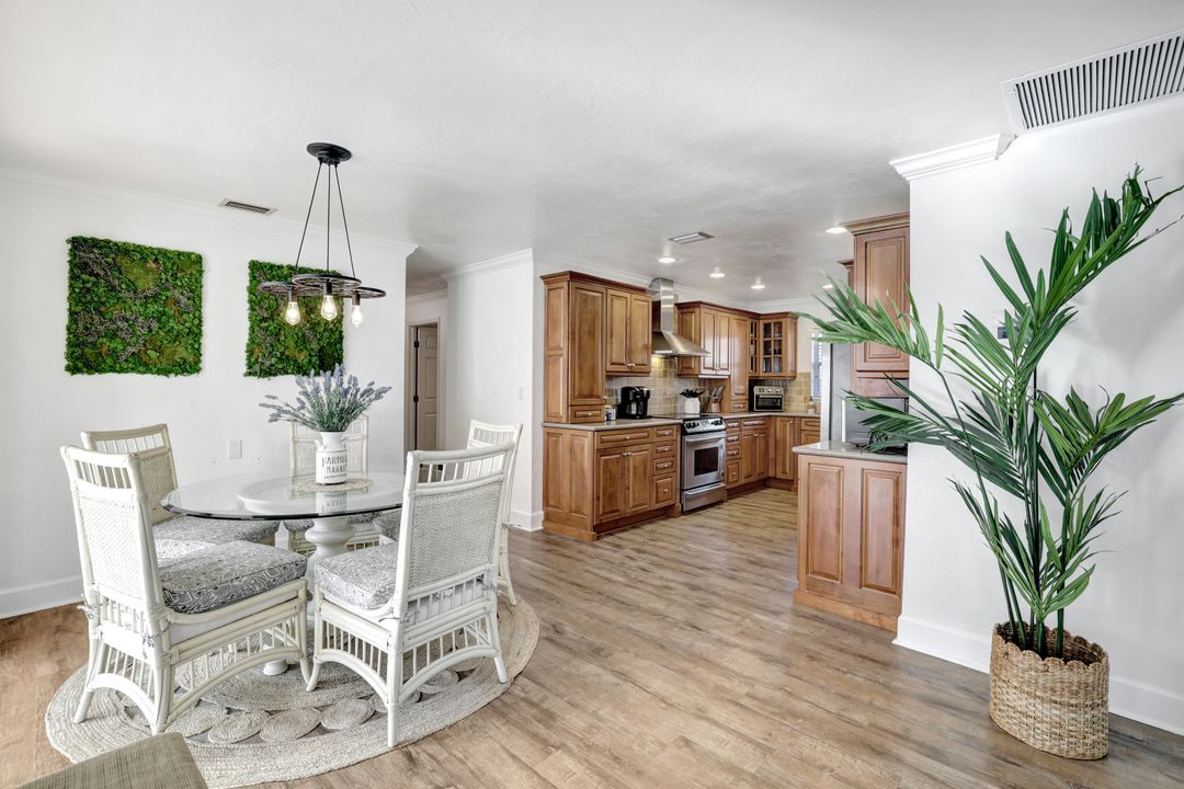 782 103rd Ave N, Naples, FL 34108