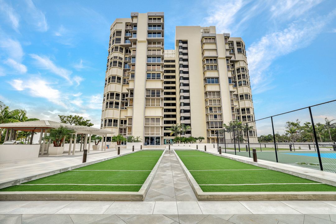 4051 Gulf Shore Blvd N #600, Naples, FL 34103