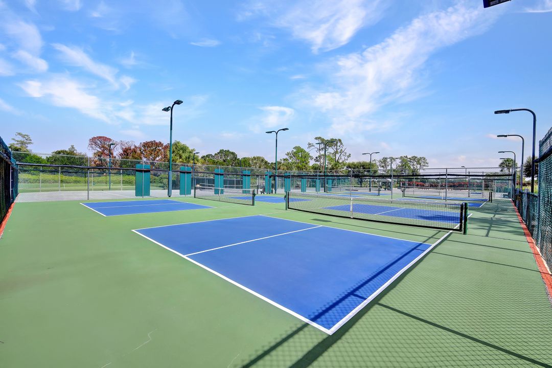 12695 Fox Ridge Dr, Bonita Springs, FL 34135