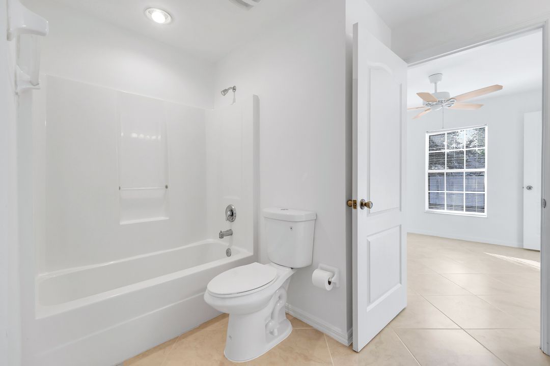 1706 NE 2nd Pl, Cape Coral, FL 33909