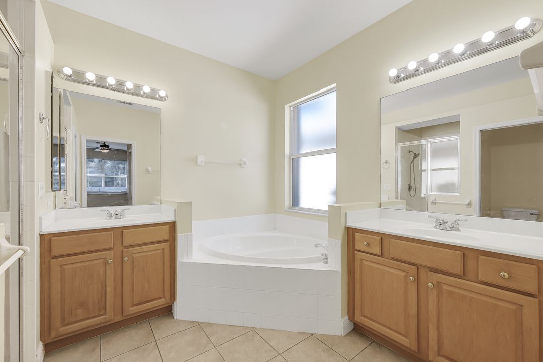 9214 Palm Island Cir, NO FORT MYERS, FL 33903