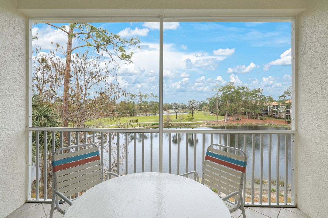 8247 Parkstone Pl #305, Naples, FL 34120