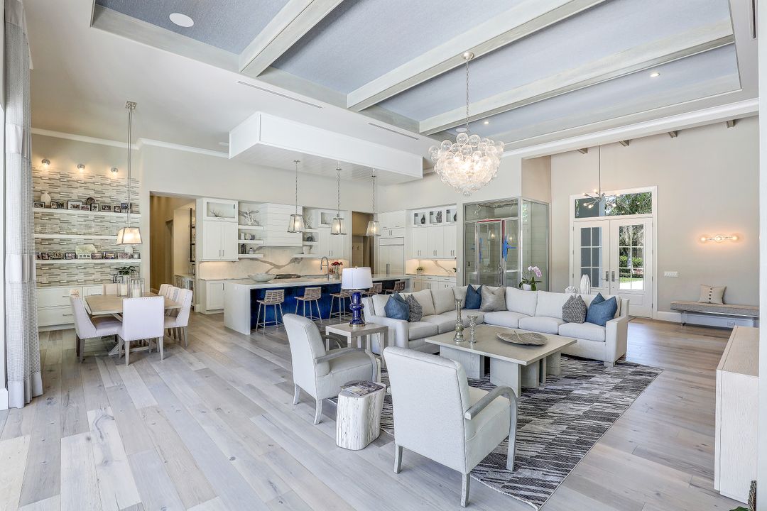 125 Caribbean Rd, Naples, FL 34108