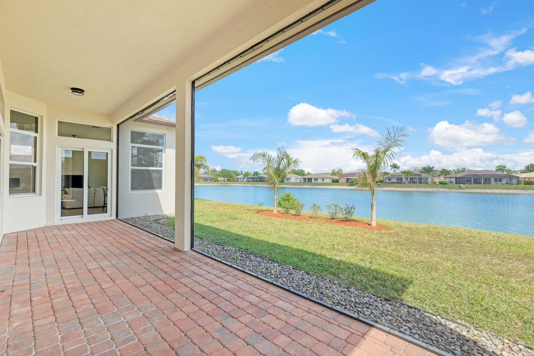 985 Chesapeake Bay Ct, Naples, FL 34120