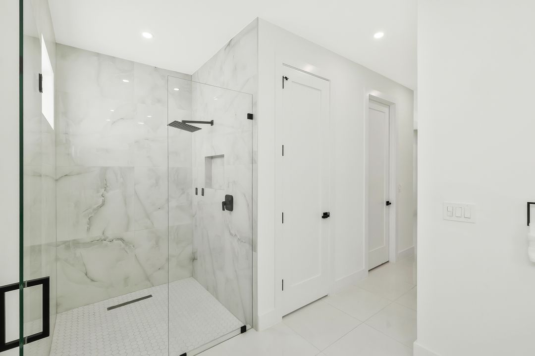 913 Embers Pkwy W, Cape Coral, FL 33993