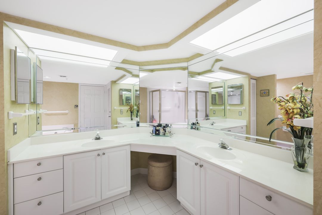 21 Bluebill Ave  #B-1102, Naples, FL 34108