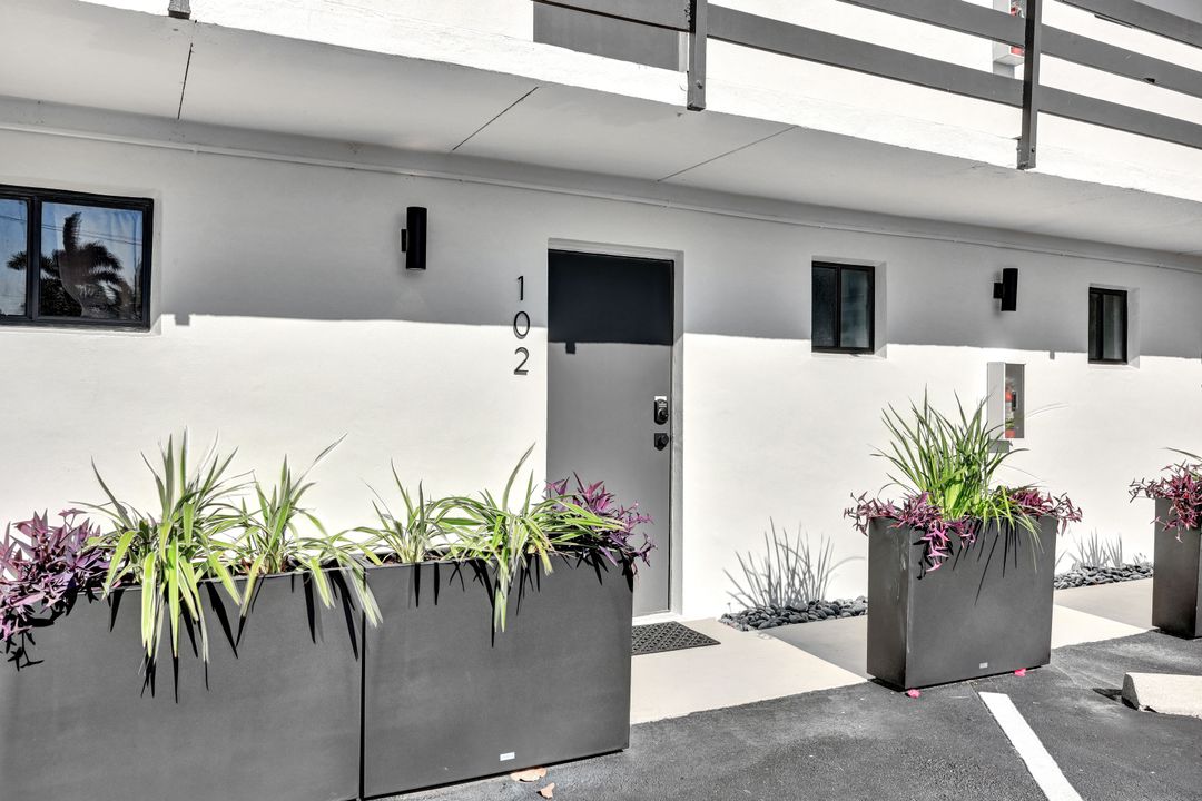 360 Capri Blvd #103, Naples, FL 34113