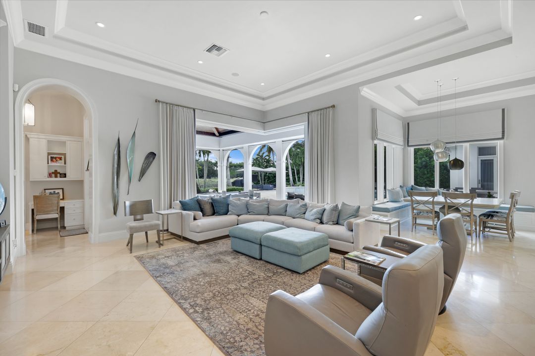 2558 Escada Ct, Naples, FL 34109