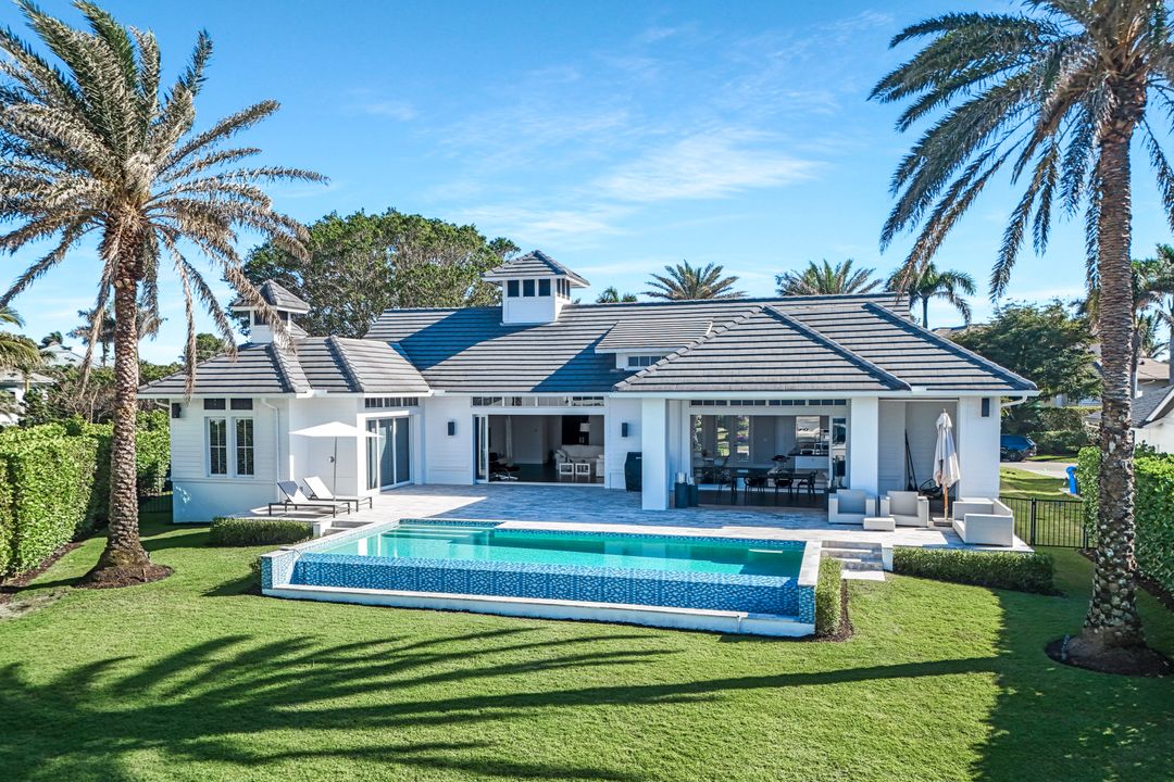 299 Mermaids Bight, Naples, FL 34103