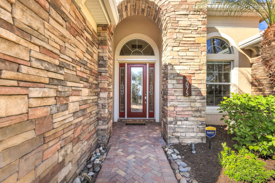 9075 Breakwater Dr, Naples, FL 34120